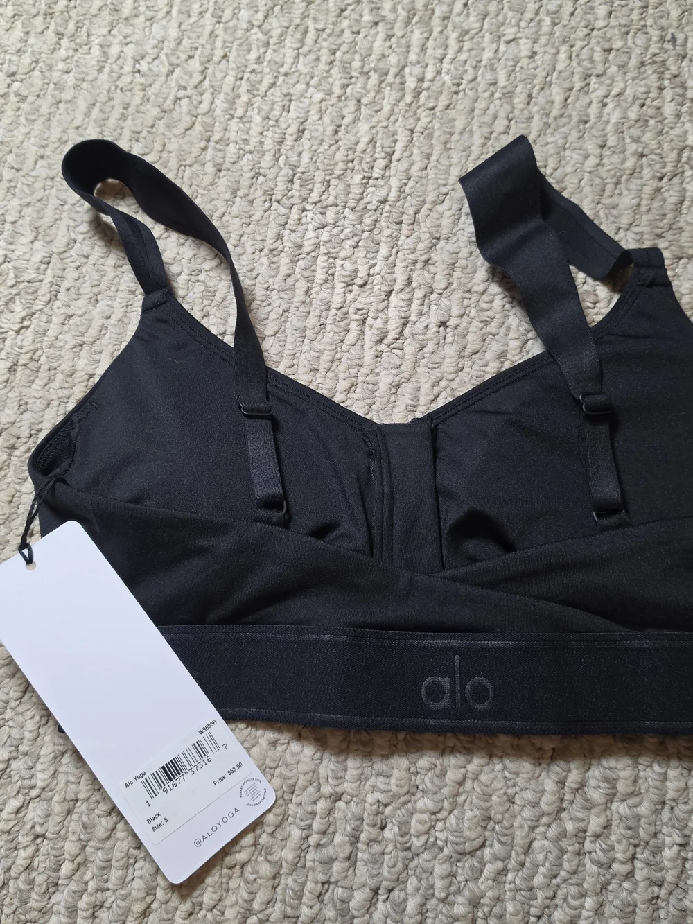 ALO Yoga smooth minimalist